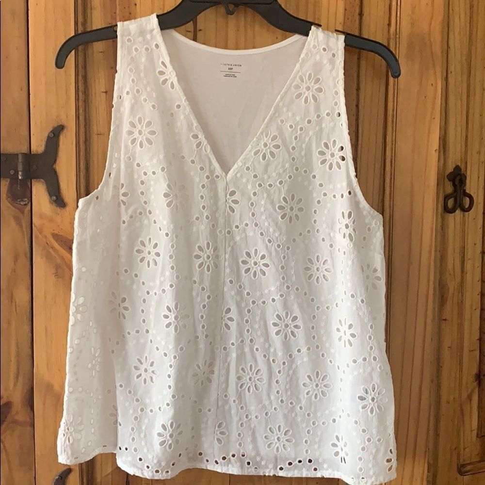 ***** 5 for $25 14TH & Union Eyelet Top